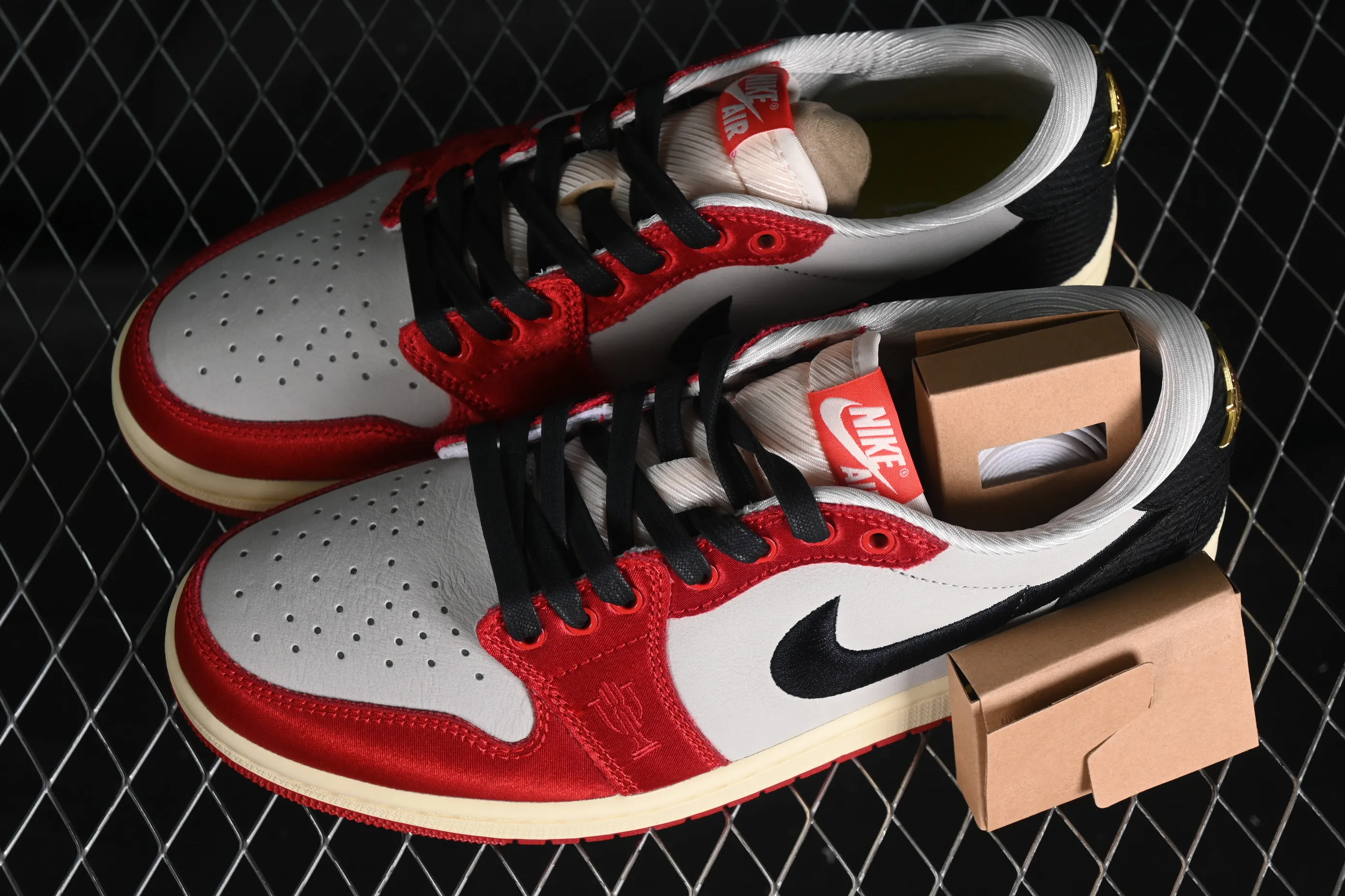 All categories Air Jordan Jordan series basketball shoes Air Jordan 1 Low G version pure original Trophy Room x Jordan 1 Low OG "Away" AJ1 Joe 1 Jordan's son low-top cultural casual sneakers FN0432-100